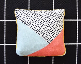 DIY Knitting PATTERN - What's Your Angle Knit Pillow (2020005);knit pillow, color block, cushion pattern, pillow pattern, triangle, Memphis