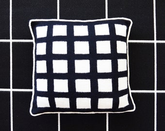 DIY Knitting PATTERN - Great Grid Knit Pillow (2020004); knit pillow, color block, cushion pattern, pillow pattern, checkerboard