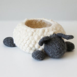 DIY Knitting PATTERN - Knit Wool Felted Sheep Bowl (approx. 6" diameter) (bowls003)