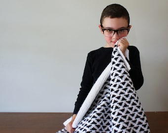 DIY Knitting PATTERN - Triangle Baby Blanket - 33" x 35" (2016014)