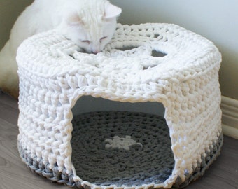 DIY Crochet PATTERN - Chunky T-shirt Yarn Pet Cave / Cat Bed, Tarn, Tshirt Yarn (16" diameter and 8" high)