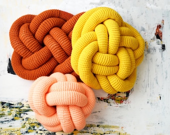 DIY Crochet PATTERN - Crochet Knot Pillows (2019006):  crochet pattern, knot pillow, celtic knot, crochet pillow, cushion, knot