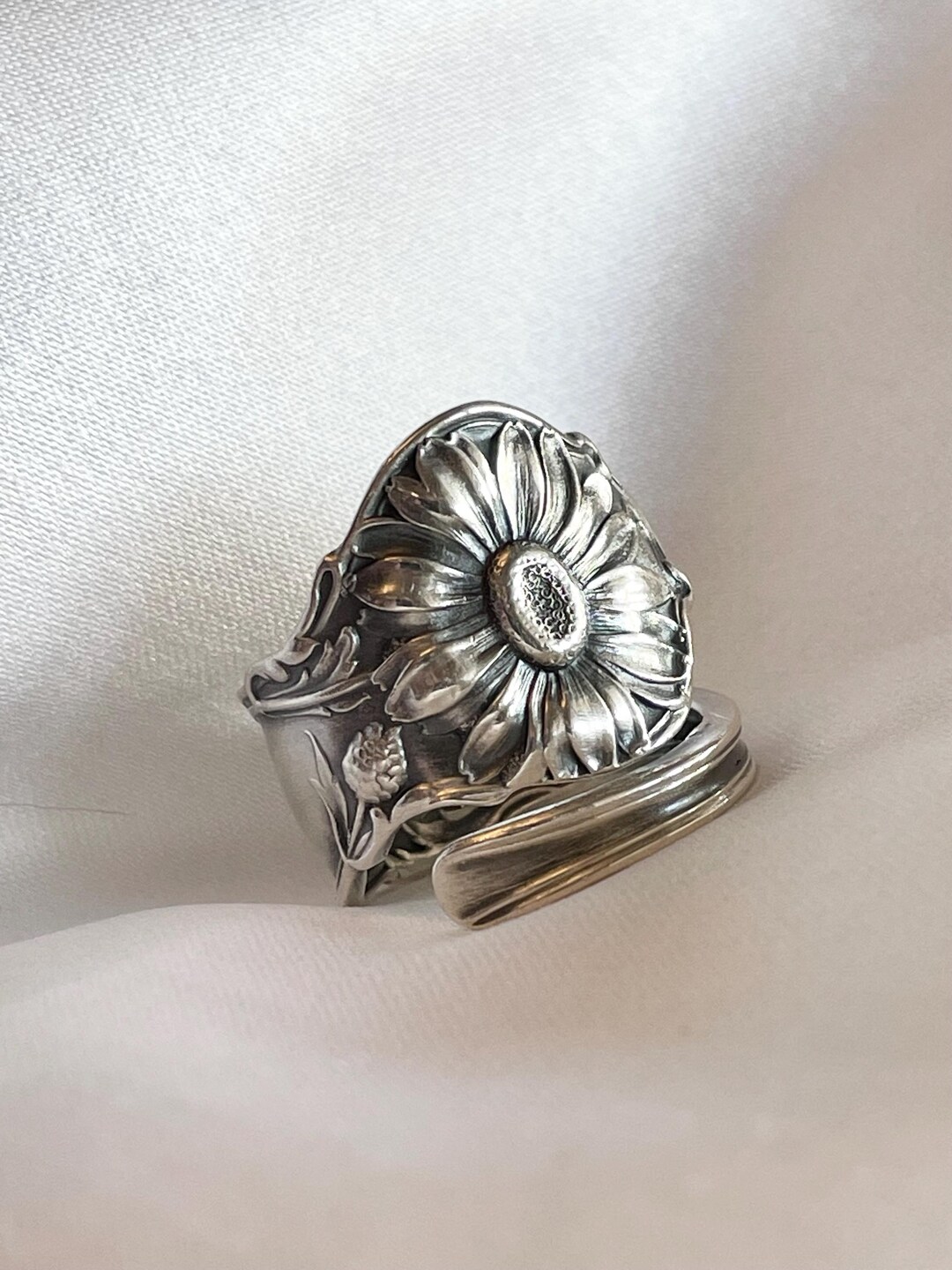 84 スターリングシルバーフローラルデザインのスプーン 84 スターリングシルバーフローラルデザインのスプーン 7月のデイジー