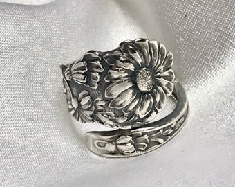 Small Daisy Flower Spoon Ring Symbolic of Patience and Cheerfulness Floral Jewelry