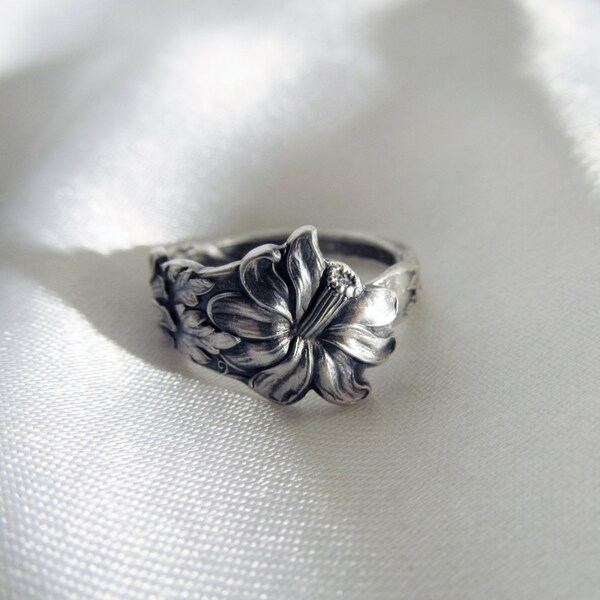 Columbine Flower Spoon Ring Small Sterling Watson 1903 Symbolic of Beauty and Motherhood