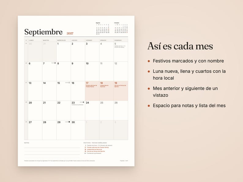 K&ouml;nnte beinhalten: Eine Wandkalenderseite f&uuml;r September 2027 mit einem Rasterlayout und kleinen Monatskalendern f&uuml;r August und Oktober oben. Der Text lautet Septiembre 2027, mit Platz f&uuml;r Notizen am unteren Rand und einer Liste von Feiertagen.