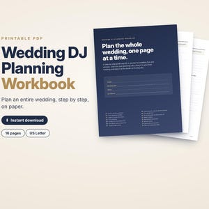 Puede incluir: Un libro de trabajo imprimible en PDF para la planificación de DJ de bodas con 16 páginas en formato US Letter. La portada azul oscuro tiene texto blanco que dice Plan the whole wedding, one page at a time y campos para fecha y lugar.