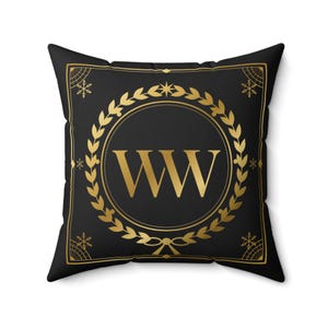 Black and Gold Christmas Pillow, Luxury Monogram Throw Pillow, Gold Laurel Crest Holiday Decor, Elegant Christmas Gift for Her 画像 4