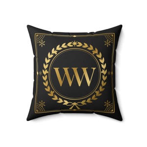Black and Gold Christmas Pillow, Luxury Monogram Throw Pillow, Gold Laurel Crest Holiday Decor, Elegant Christmas Gift for Her 画像 3