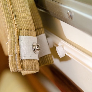 Cinta a presión para cortinas. Riel para transporte de embarcaciones y vehículos recreativos, vendido cortado a medida o cosido en cortinas.