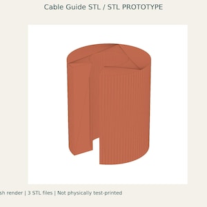 Könnte beinhalten: Eine terrakottafarbene zylindrische Kabelführung mit einem vertikalen Schlitz und einem sternförmigen Ausschnitt auf der Oberseite. Der Text Cable Guide STL / STL PROTOTYPE steht darüber, und Original mesh render | 3 STL files | Not physically test-printed steht darunter.