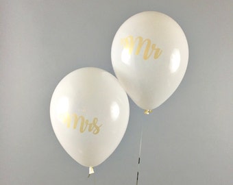 Mr & Mrs white latex gold calligraphy balloon - Set of 2 - wedding bridal shower engagement party