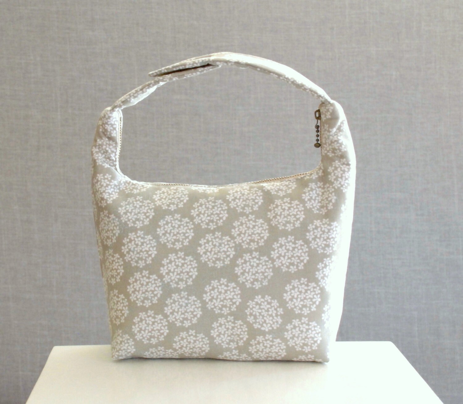 Lunch Bag Insulated, Woman Lunch Bags, Work Lunch Bag, Office Lunch Bag, Fabric Bento Bag, Fabric Lunch Bag, Queen Anne's Lace on Light Gray