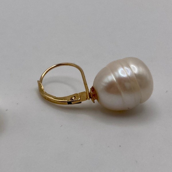 CAVIAR DREAMS Vintage 14K Yellow Solid Gold Potato Ringed Pearl Lever back Earrings - Pierced - Etsy andersonhs