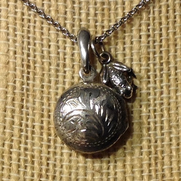 ROCK BOTTOM SALE Vintage Sterling Silver Floral Etched Locket / Pendant with Frog Charm and Silver Chain - 18" - Etsy andersonhs