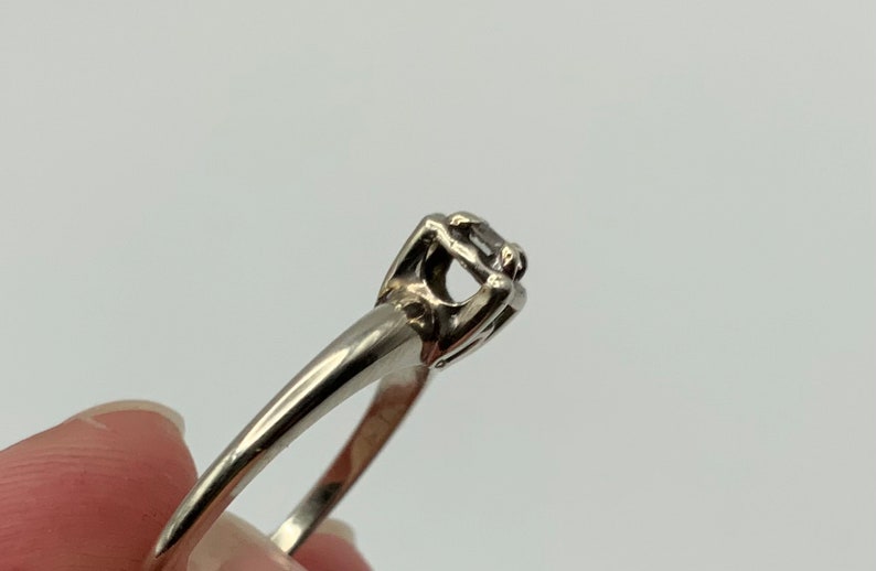 CAVIAR DREAMS Vintage 14K White Gold .11 ct Diamond Round Cut Solitaire Engagement Ring Size 7 3/4 image 4