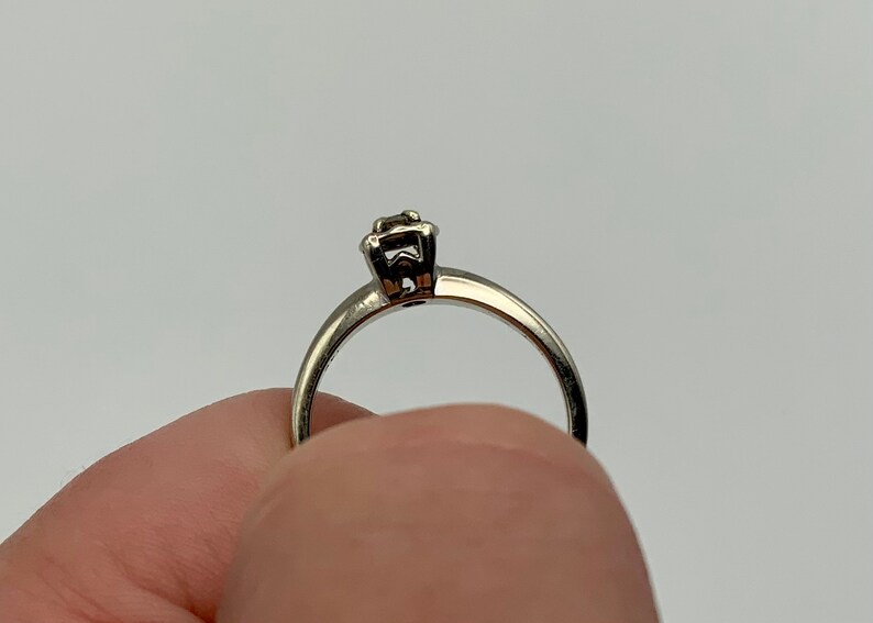 CAVIAR DREAMS Vintage 14K White Gold .11 ct Diamond Round Cut Solitaire Engagement Ring Size 7 3/4 image 7