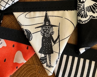 Halloween Night Bitty Banner. Mini Bookshelf Bunting.