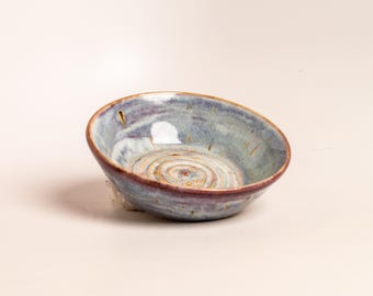 Small Trinket Dish: Glazed Ceramic Bowl with Swirl Pattern