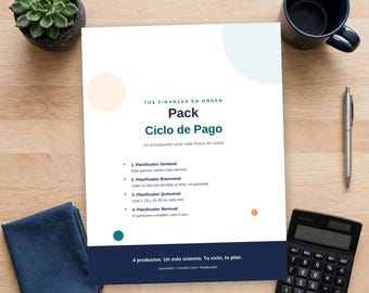 May include: A white document titled Pack Ciclo de Pago with text in Spanish, featuring a list of four financial planners, surrounded by a succulent, a dark blue mug, a silver pen, a black calculator, and a folded dark blue cloth.