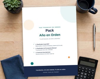 May include: A white document titled Tus Finanzas en Orden Pack Año en Orden with dark blue text and accents. It lists three financial planners: Planificador Anual 2027, Planificador de Presupuesto Mensual, and Control de Suscripciones.