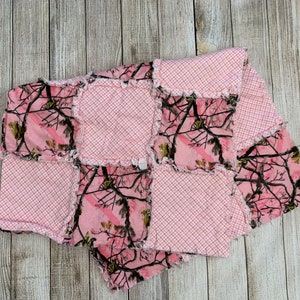 Pink Hunting Camo small Rag Quilt (Approx. 26inx32in)/Stroller Blanket/Baby Shower Gift/Birthday Gift/Kid Blanket