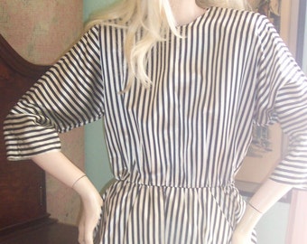 Great 40's look!! - Glenfrey Fashions vintage dress bubble peplum stripe 1980's straight skirt bat sleeve size 9 black