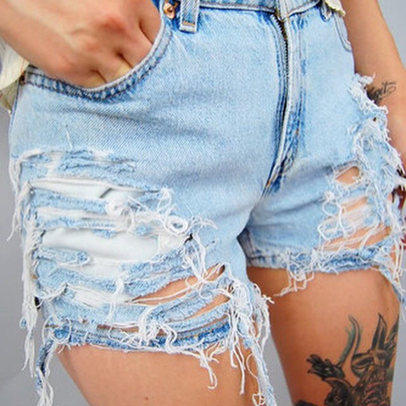 levis distressed shorts