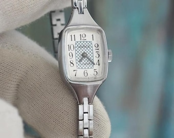 Vintage Chaika Ladies Mechanical Wind-Up Watch Silver Tone 15mm Case 190mm Bracelet