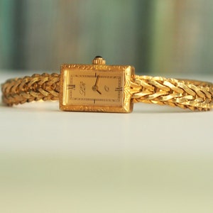 LaR vintage Swiss made bracelet quartz women's watch, mint condition, unworn image 2