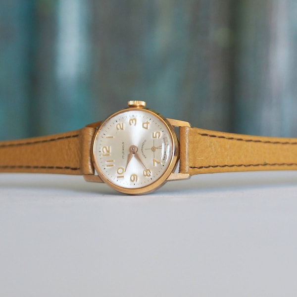 Vintage Swiss made women's watch  , mint condition, unworn, mechanical swiss made women's watch