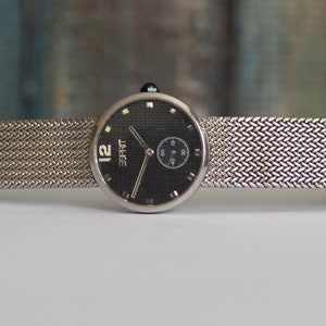 1990s ESPRIT Quartz Watch: Vintage Women&#39;s Wristwatch (33mm)