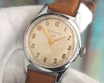LENINGRAD  -  1950's vintage mechanical wind up men's watch
