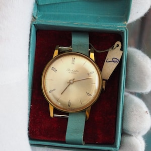 RAKETA  Classic -  vintage mechanical wind up men&#39;s watch Raketa , mint condition, unworn