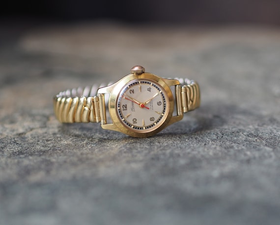 Costly watch top for ladies