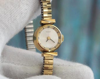 Vintage Tissot mechanisch dameshorloge 17 mm goudkleurige kast met de hand opwindbaar Swiss Made stretchband