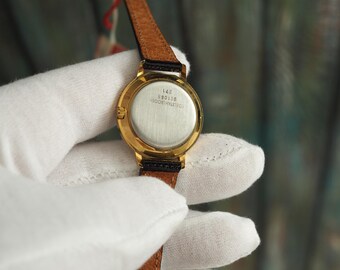 Vintage Dugena Ladies Watch: Gold Quartz, Enamel Bezel  display picture 3