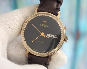 SLAVA - vintage mechanical wind up men's watch - mint condition , unworn