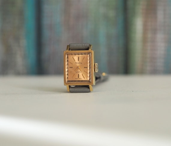 Women's wind up 2025 watch