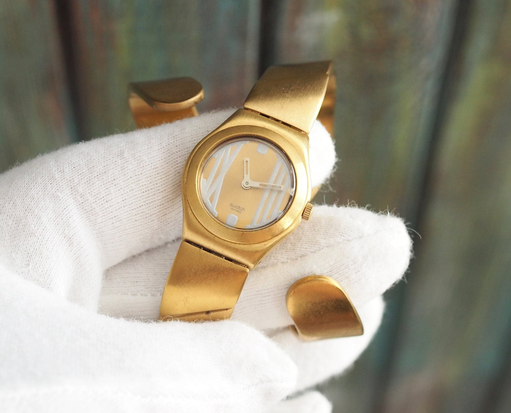swatch irony lady lady腕時計 バングル Vintage Swatch Irony Aluminium Yin Yang Cuff Open Bangle AG 2001