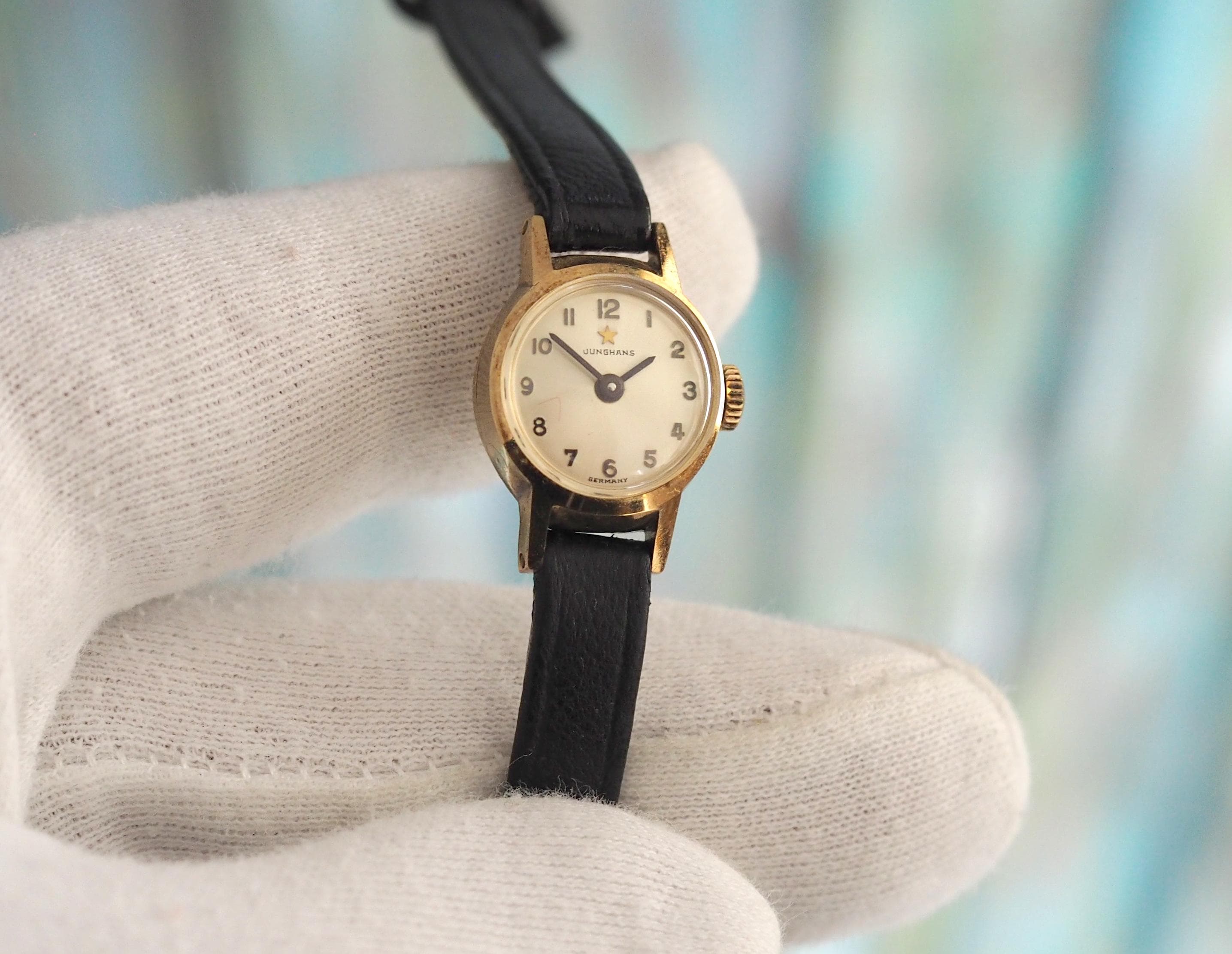 Vintage Junghans 1960s Ladies Watch – Solid .585 Gold Case  display picture 3