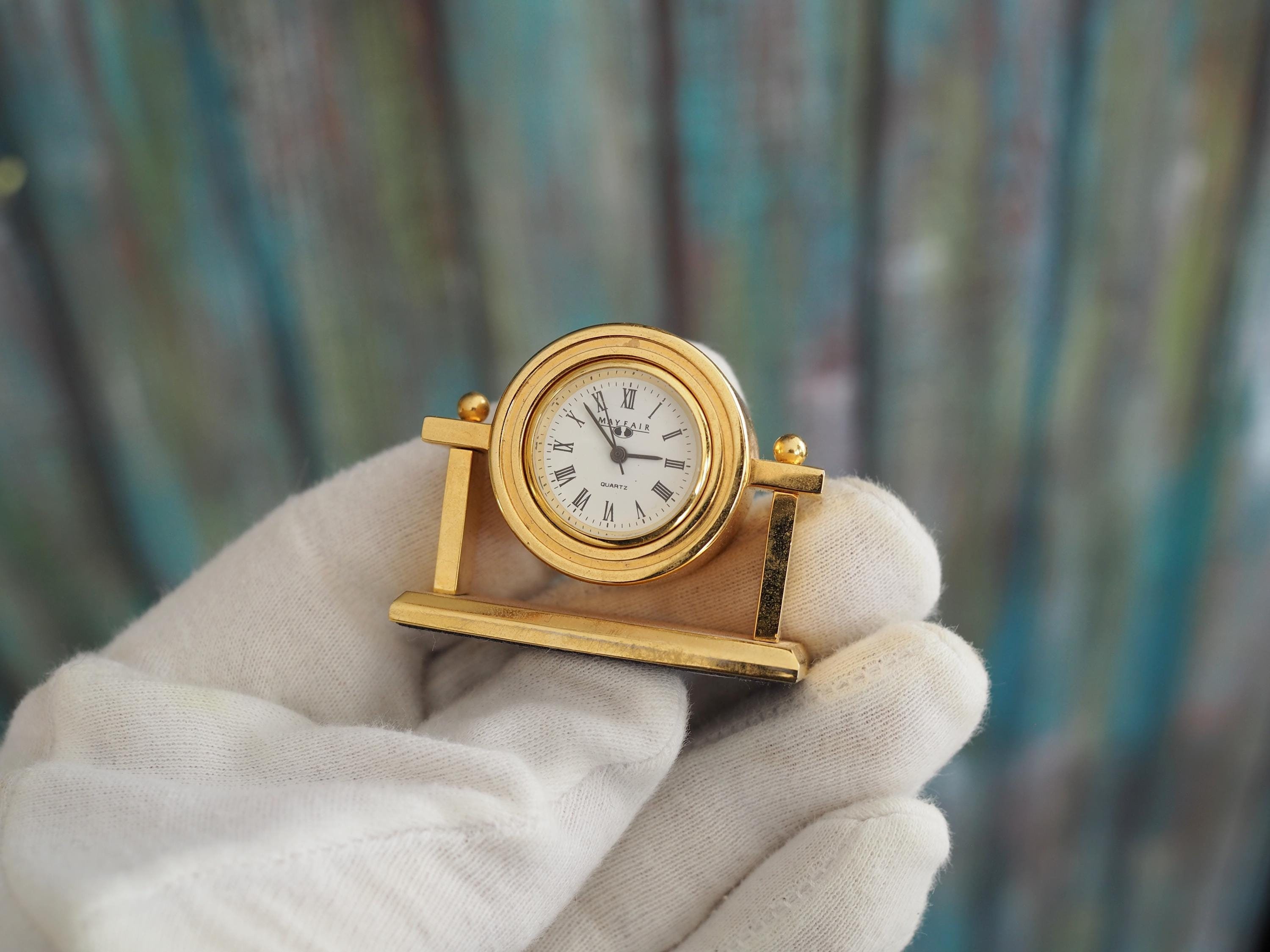 MAYFAIR Miniatur Quarzuhr aus Messing