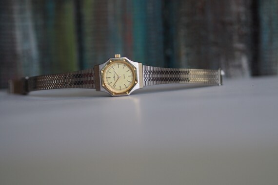 TEMPIC 1980 s German quartz women s watch vintage quartz women s watch mint condition unworn