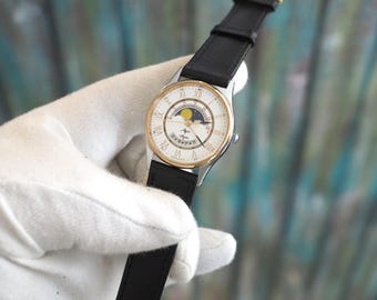 Vintage Luch Moonphase Watch – USSR Quartz Watch, Roman Numerals, 32mm  Case, Soviet Era Collectible Timepiece