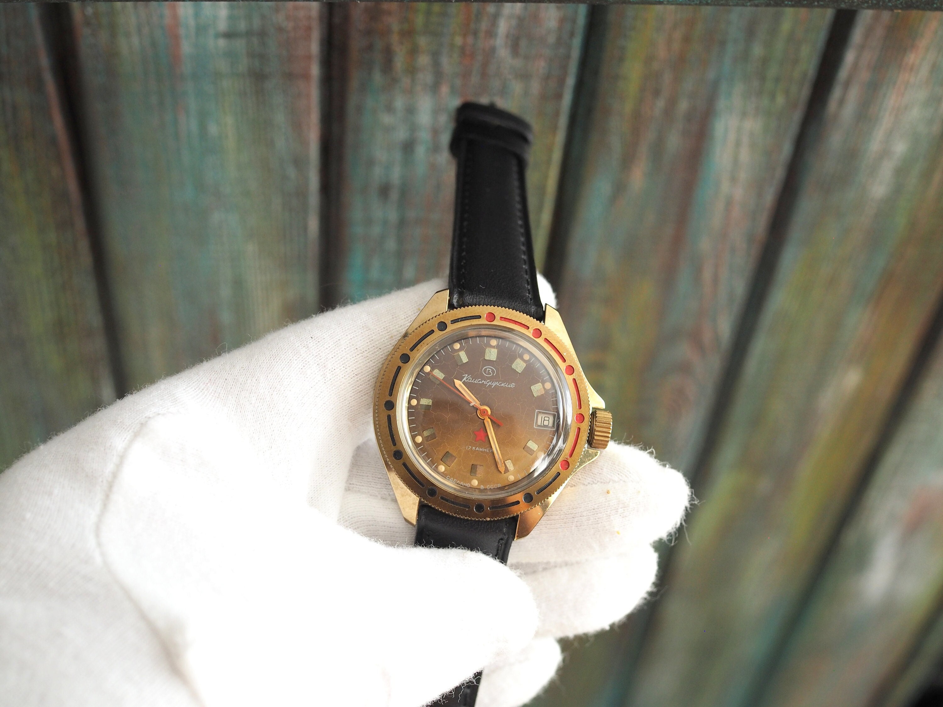 ★　時計　ボストーク　戦車　手巻き　コマンディールスキー　ロシア製 ボストーク コマンダスキー 旧ソ連海軍ダイヤル カレンダー 捻じ込み式