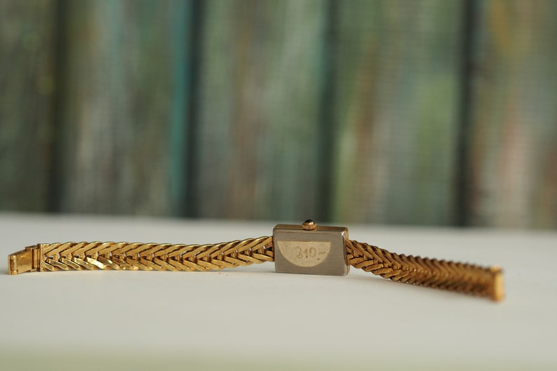 LaR vintage Swiss made bracelet quartz women's watch, mint condition, unworn image 3