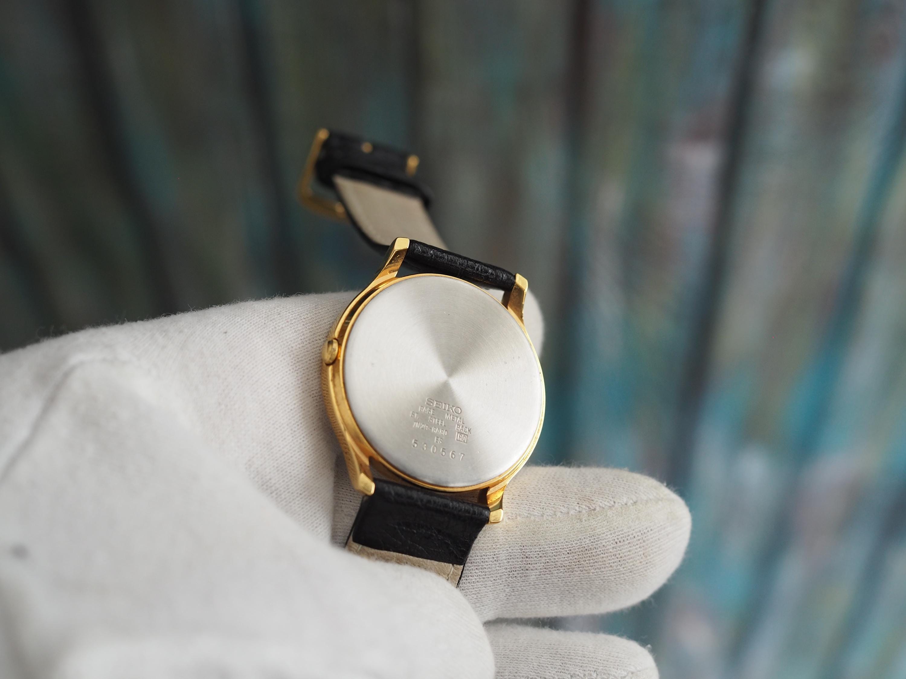 Vintage Seiko Gold-tone Quartz Watch: 35mm Roman Dial, Black