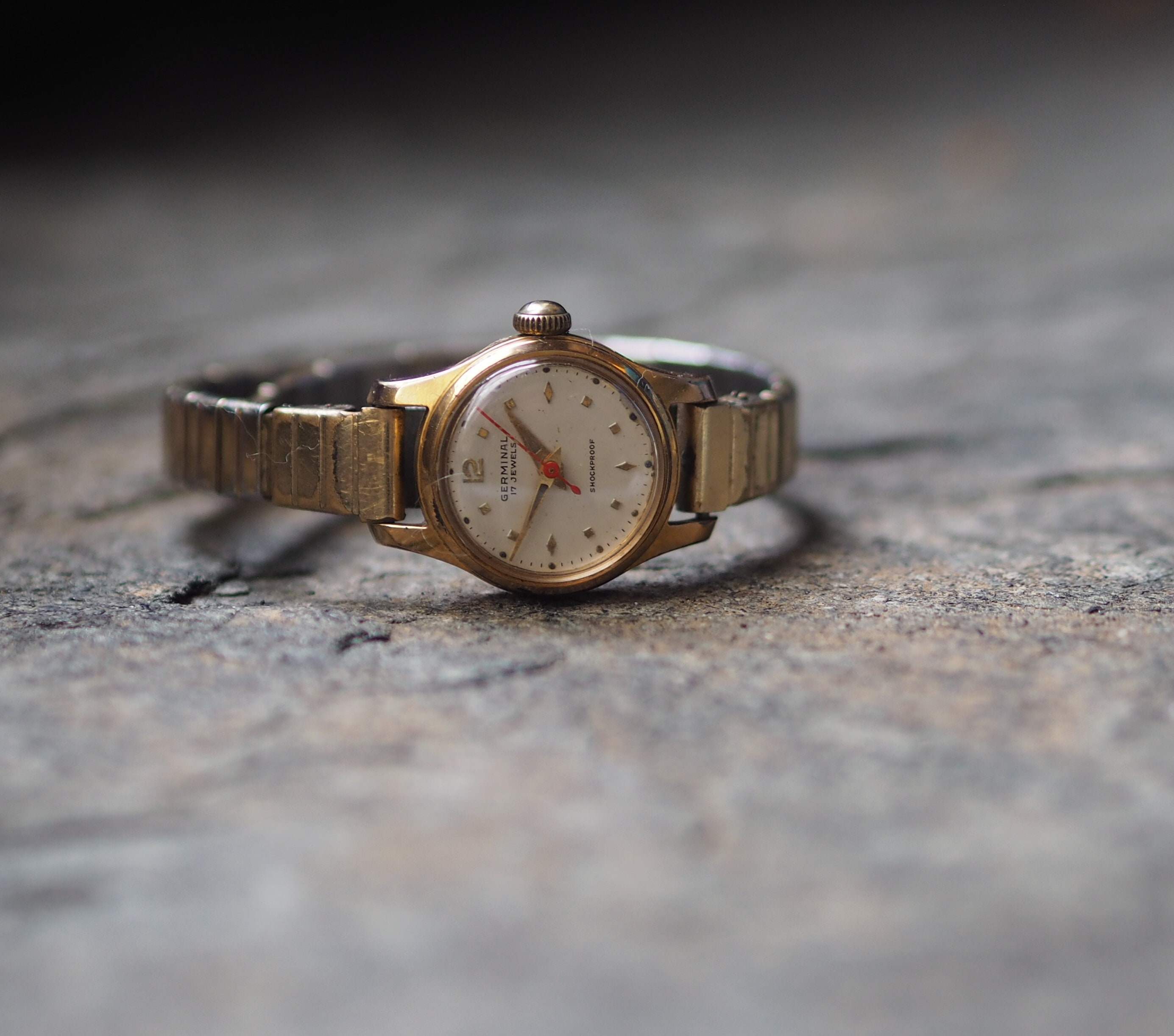 Montre Bracelet Femme Vintage SWISSEX - Antimagnétique - Fabriqué En Suisse