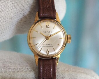 Belair Ladies 17 Jewel Mechanical Watch Gold Tone 16mm  display picture 1