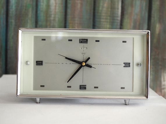 Shanghai Diamond Clock - 1970's Vintage Shanghai Diamond Space Afe